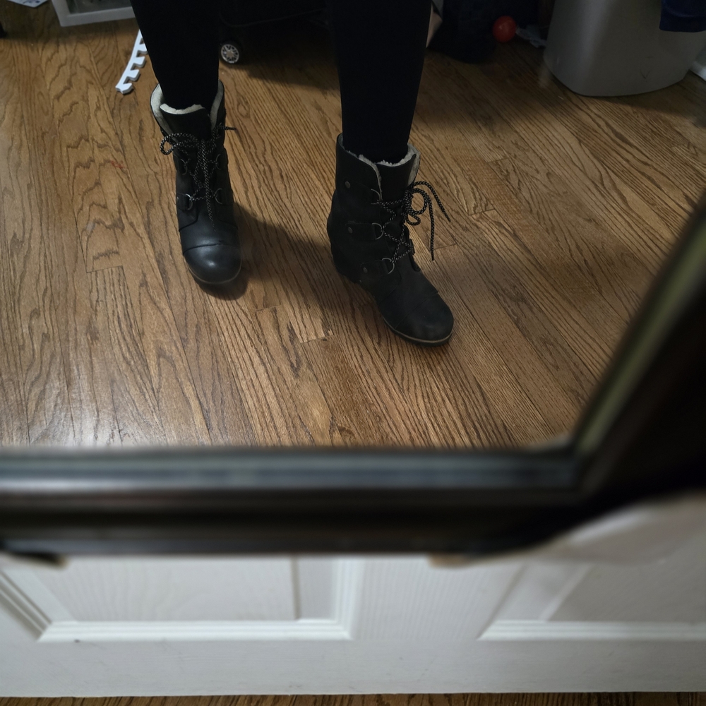 Sorel Black Lace-Up Boots with Cream Lining
